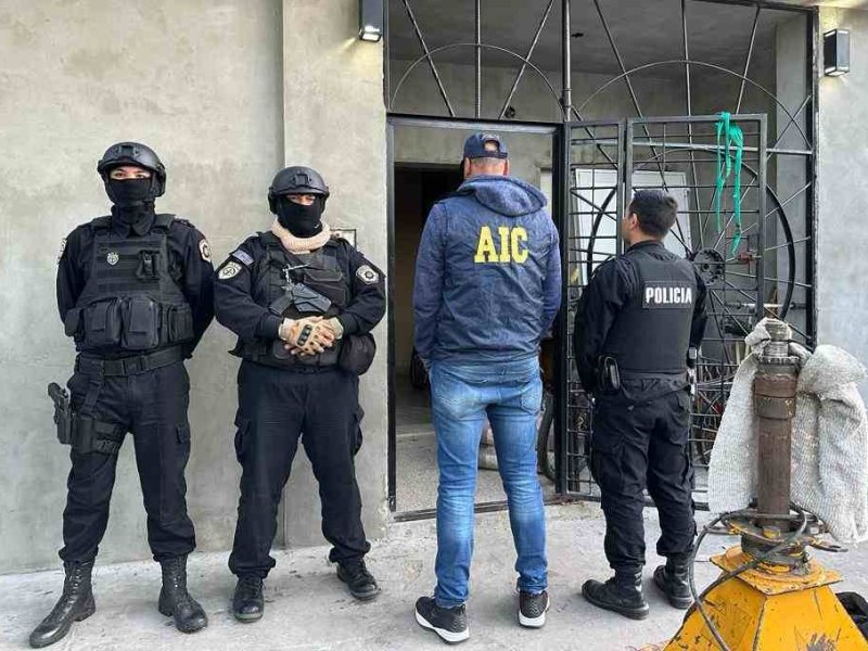 Chabás: detuvieron a dos jóvenes y secuestraron drogas
