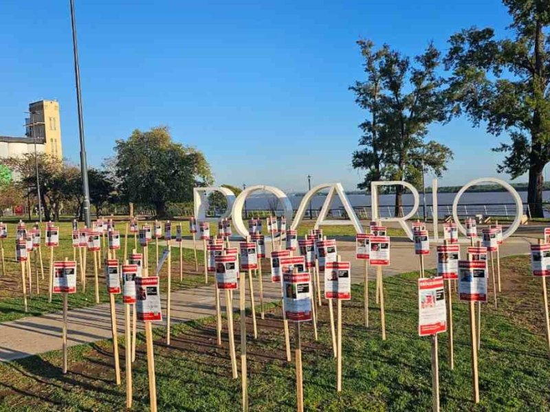 Rosario: colocaron en el parque de las Colectividades carteles de los argentinos secuestrados por Hamas