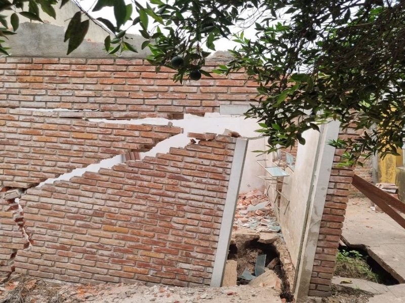 Reclaman medidas urgentes por un socavón que afecta a la Escuela Nº 362 de Matilde