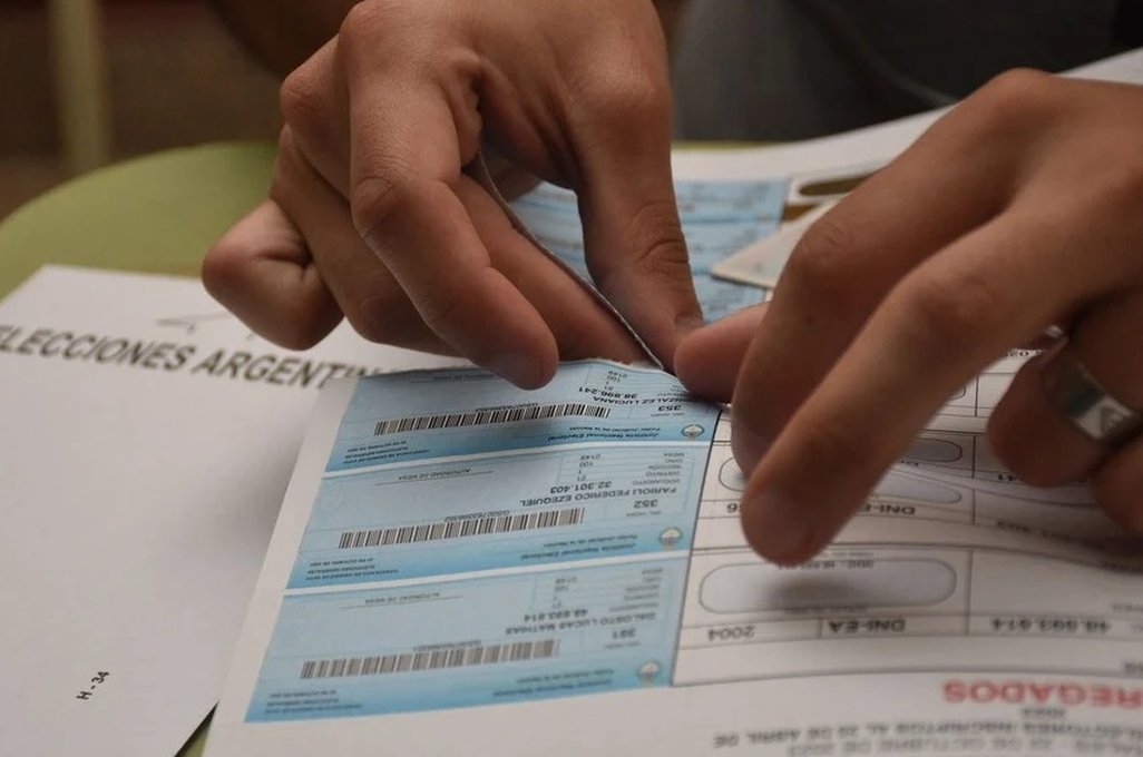 Massa o Milei: boletas, padrón y logística para la elección del nuevo presidente de Argentina