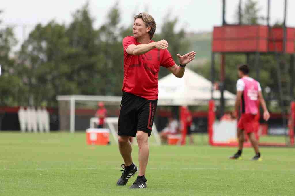 Heinze prepara su última función, Newell’s busca técnico y hubo una visita llamativa