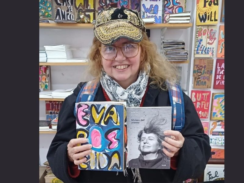 Beatriz Vignoli: una caja con papeles llena de viento