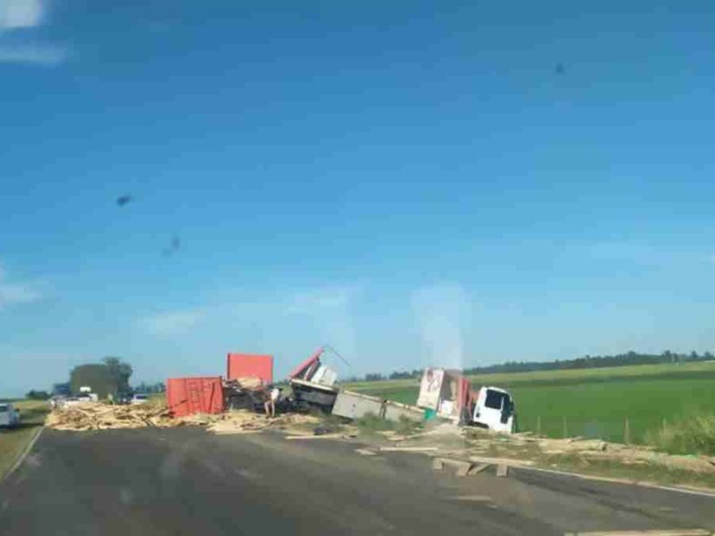 Ruta 33: choque entre dos camiones