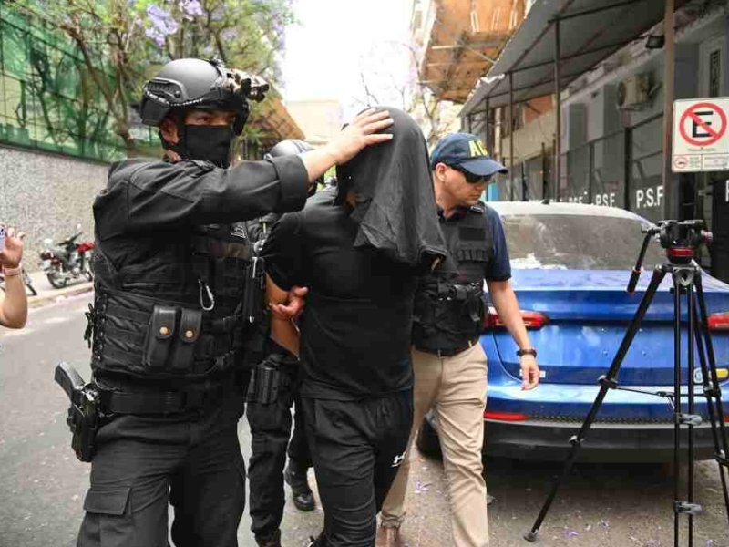 Detuvieron al jefe de la barra brava de Central y al secretario general de la Uocra local