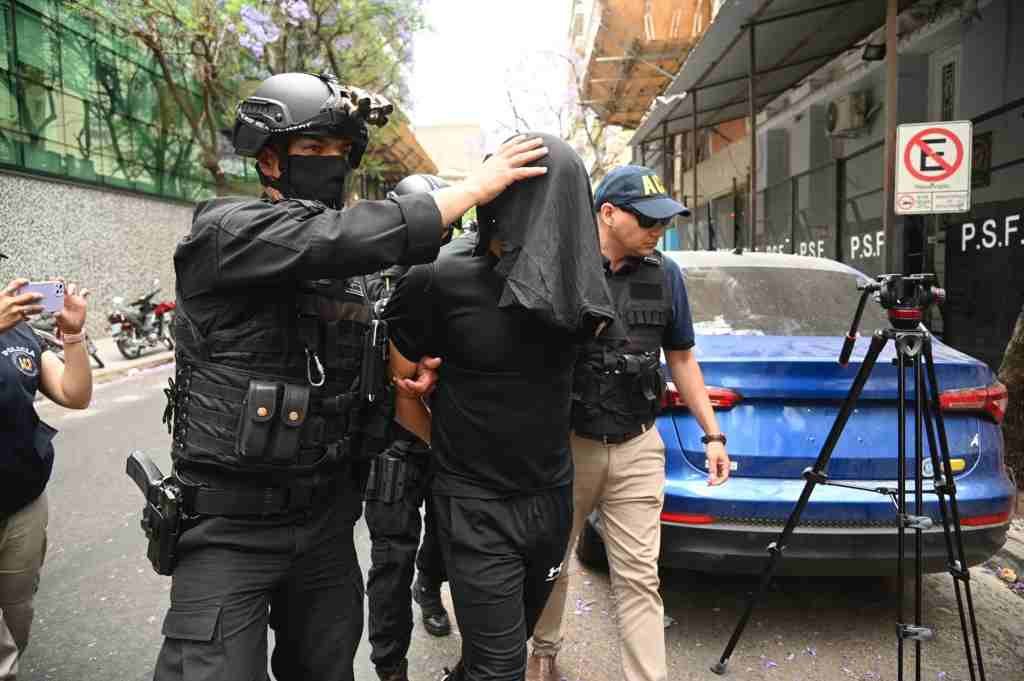 Detuvieron al jefe de la barra brava de Central y al secretario general de la Uocra local