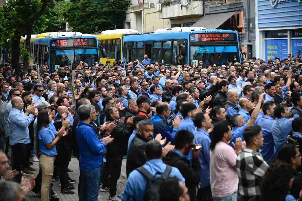 El velorio del colectivero César Roldán contó con gran acompañamiento