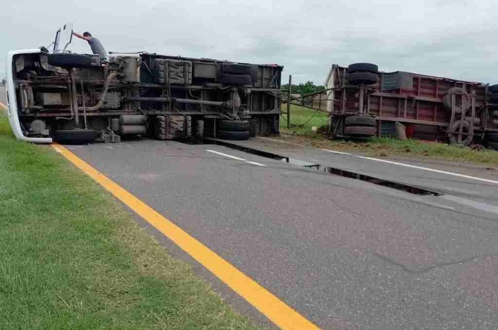 Volcó un camión en la autovía 19 a la altura de San Agustín