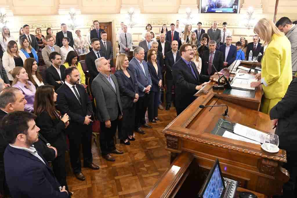 Los senadores provinciales de Santa Fe juraron en el recinto