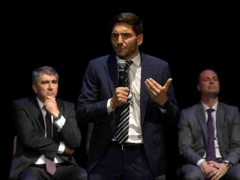 Pullaro jura como gobernador en la Legislatura