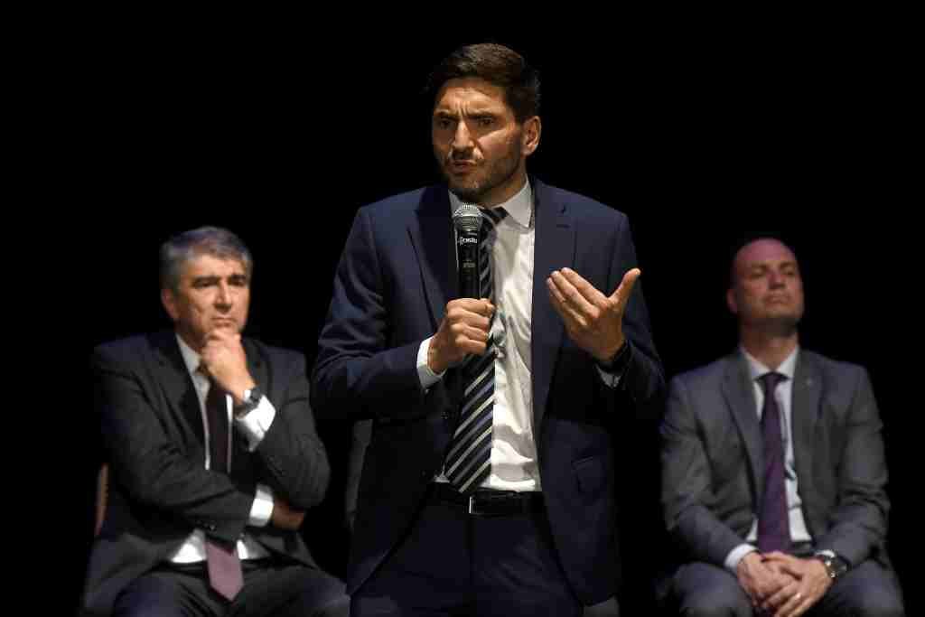 Pullaro jura como gobernador en la Legislatura