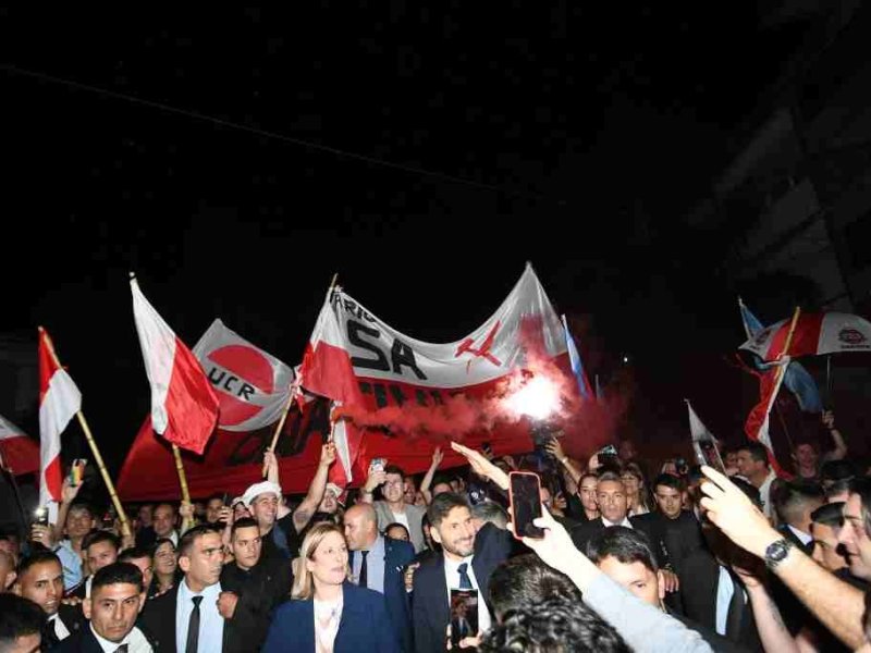 El gobernador Pullaro contó con el respaldo de dirigentes nacionales, regionales y provinciales