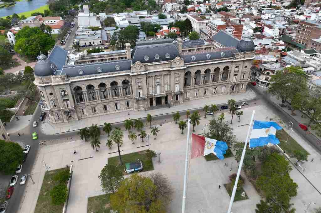 El gobierno provincial compensará salarios a los estatales para preservar el poder adquisitivo