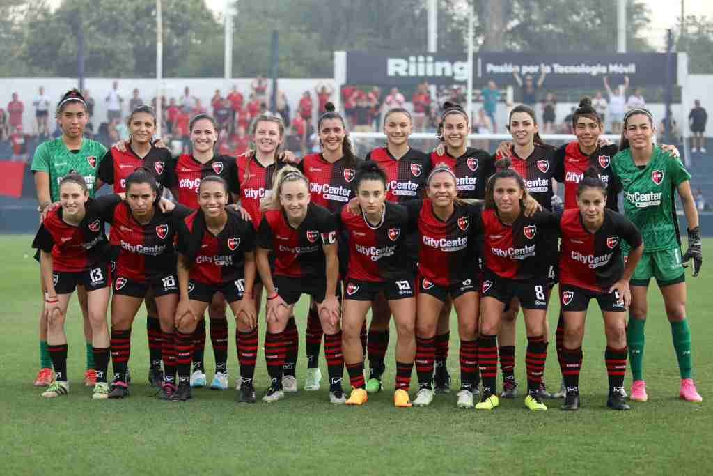 Fútbol femenino: Newells y un ascenso a la A trabajado y merecido