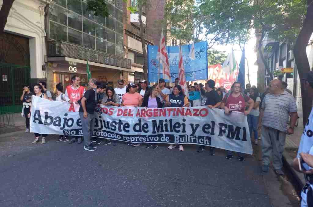 En Rosario, marcharon por las calles en recuerdo de aquel diciembre de 2001