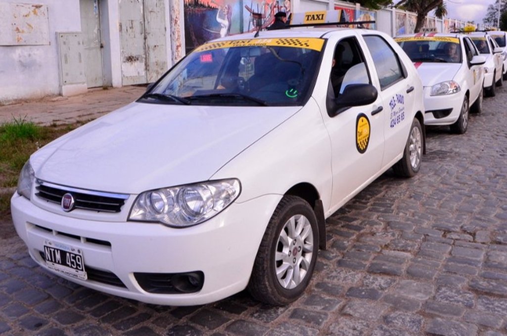 Aprobaron un nuevo aumento de los taxis en Paraná: cuánto costará el servicio