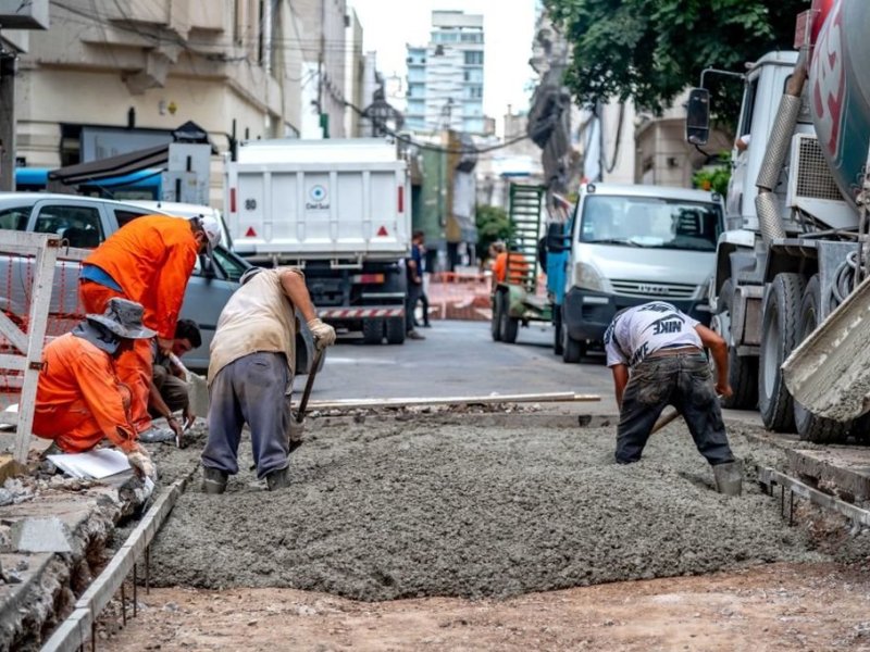 Continúan los trabajos de reconstrucción en calle Santa Fe