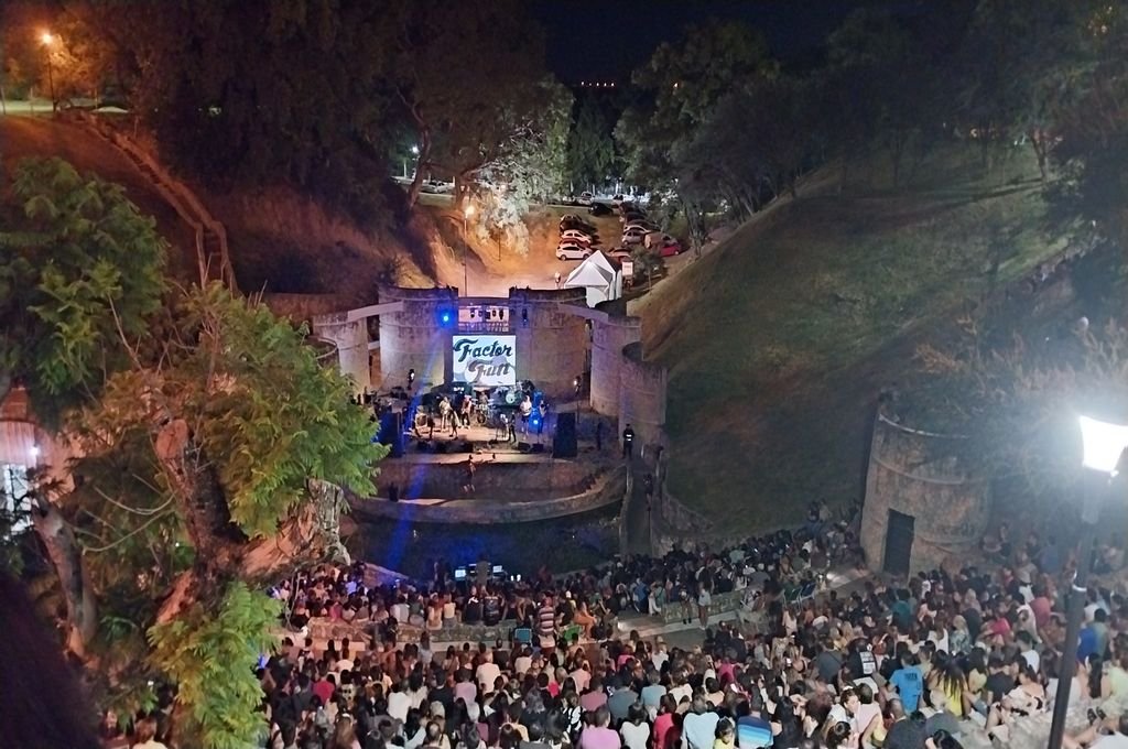 Nueva noche de verano a pura música en el anfiteatro
