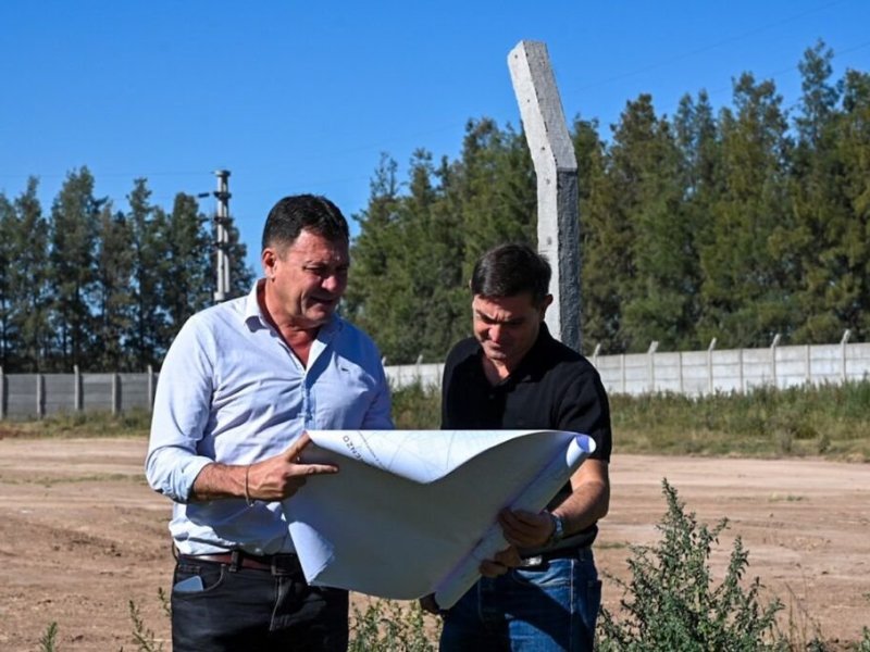 El municipio construye un complejo deportivo con cancha de césped sintético