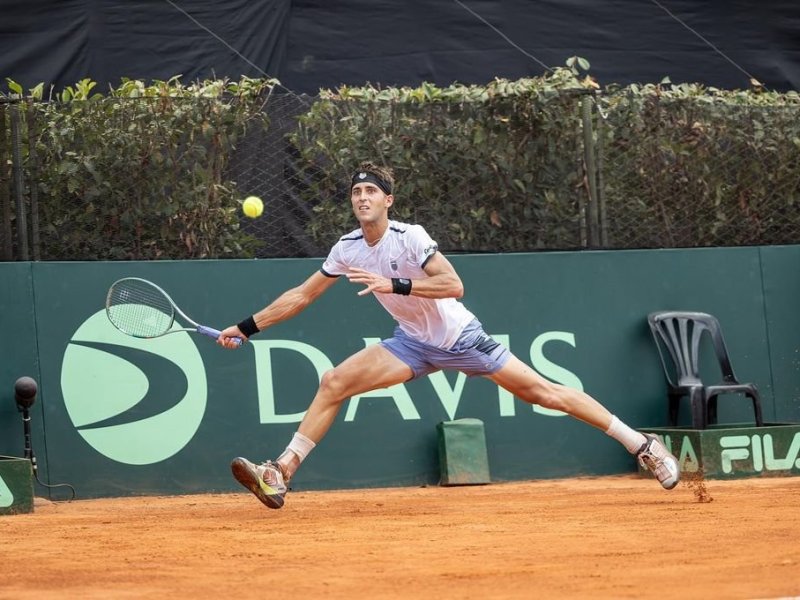 Copa Davis: Etcheverry no pudo con Skatov y la serie está 1-1