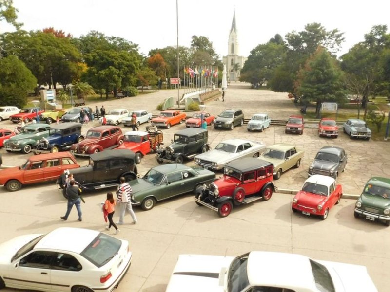 Autos clásicos y antiguos tendrán su primera competencia del 2024 en San Jerónimo Norte