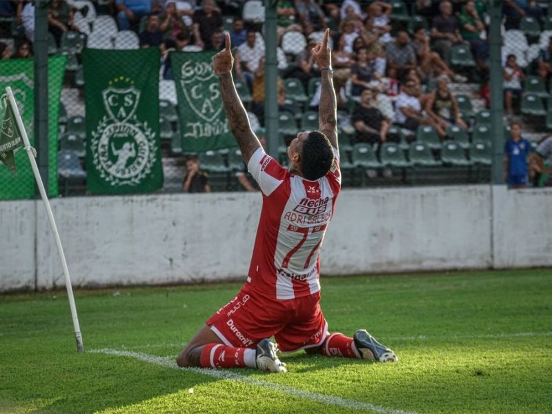 Rocky pegó y dejó knock out a Sarmiento