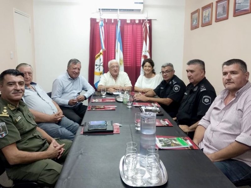 Cónclave de autoridades políticas y policiales
