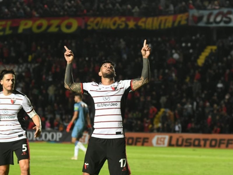 Goleada de Colón en el Centenario