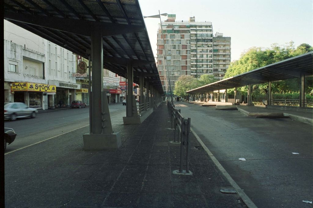 Una ordenanza en Rosario busca colocar baños públicos en plaza Sarmiento, en la Montenegro y frente al Cemar