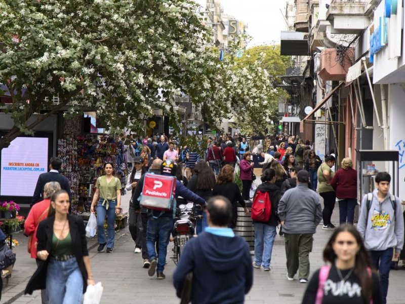 En los comercios de los barrios de Rosario la caída en el consumo preocupa