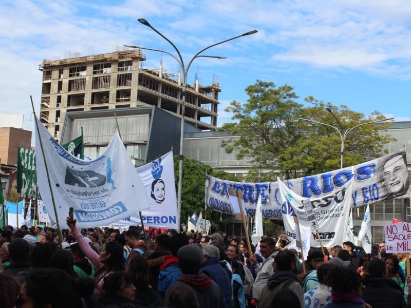 Las calles de Paraná se coparon de demandas y resistencia