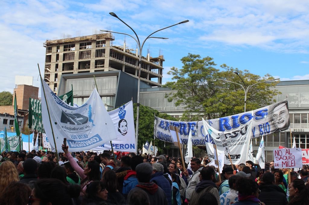 Las calles de Paraná se coparon de demandas y resistencia