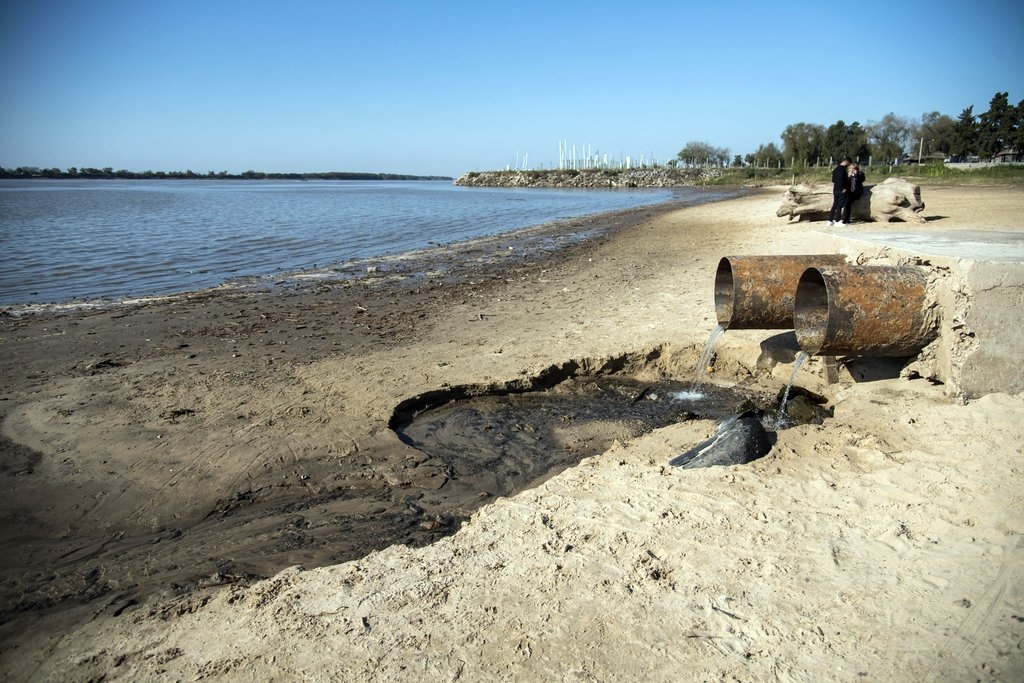 Estos son los funcionarios de ASSA procesados por arrojar desechos al río Paraná