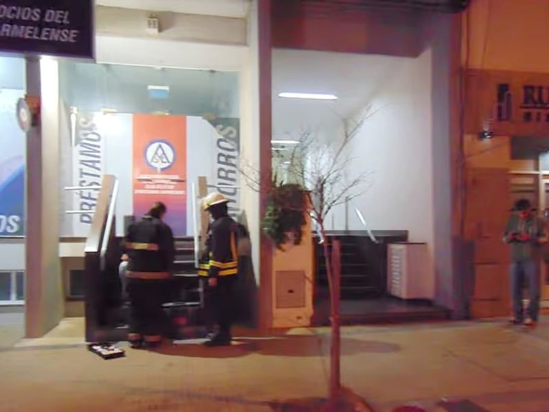 Se le incendió el departamento y pudo controlarlo, pero quedó lesionado