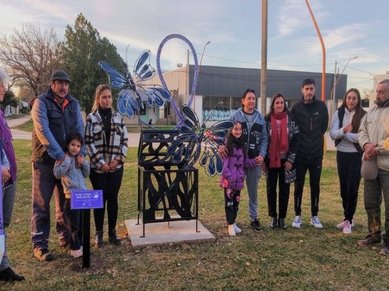 Inauguraron escultura en homenaje a las víctimas de femicidio