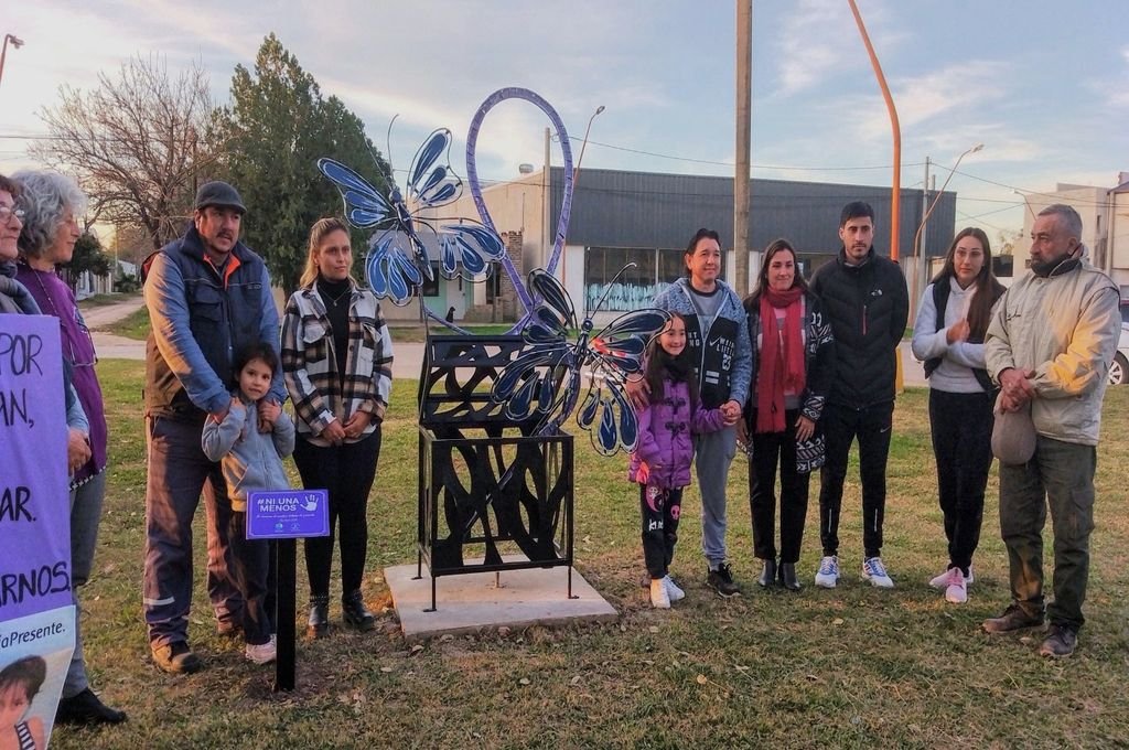 Inauguraron escultura en homenaje a las víctimas de femicidio