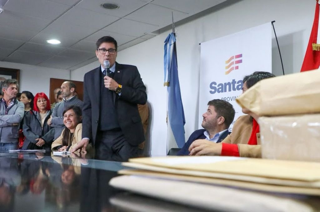 Once ofertas para construir 1.000 aulas santafesinas