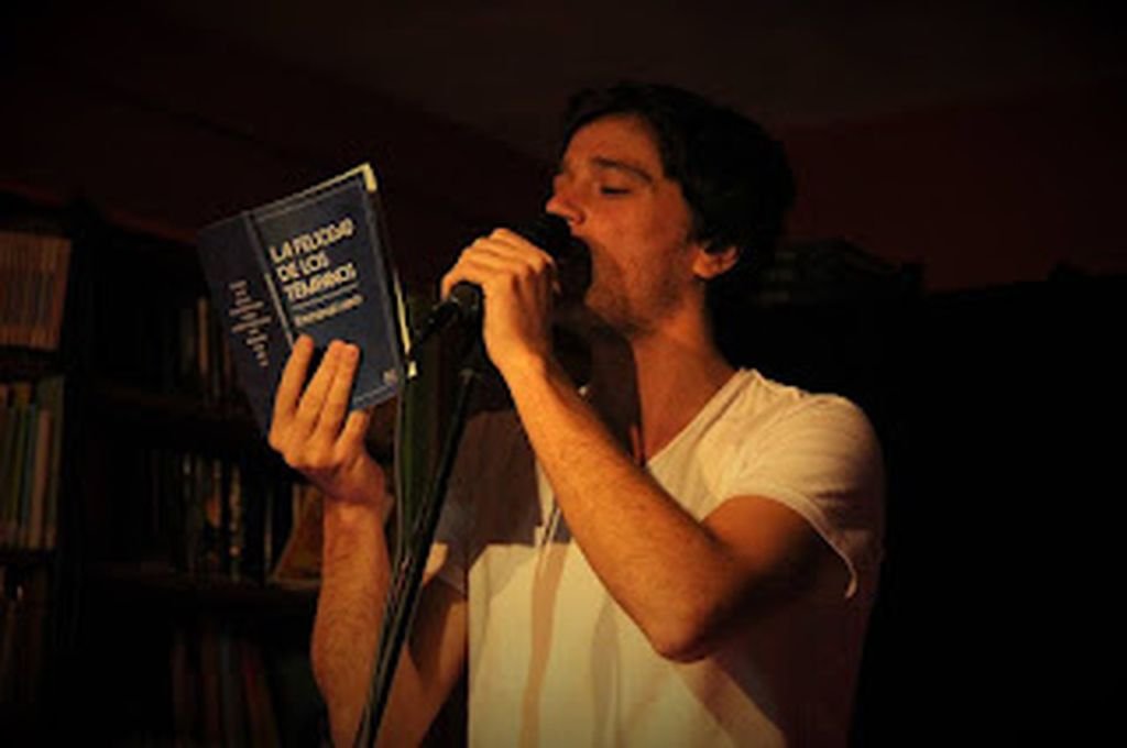 Emmanuel Lorenzo presenta «Los hábitos feroces»