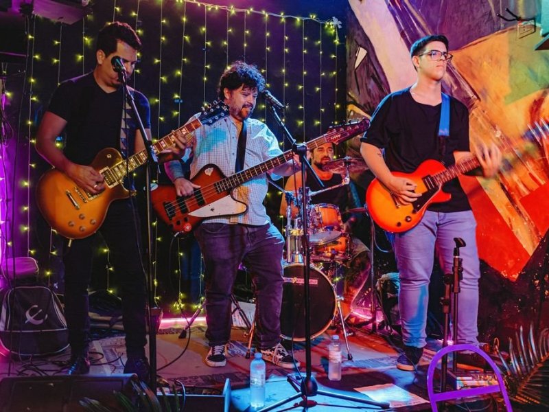 Ser o no ser, una banda que juega entre el rock y la poesía