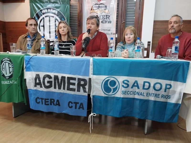 Paro y movilización de docentes y estatales