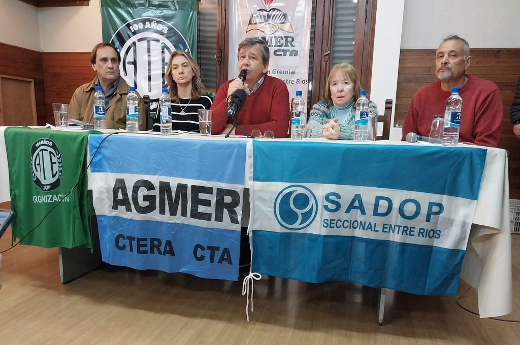 Paro y movilización de docentes y estatales