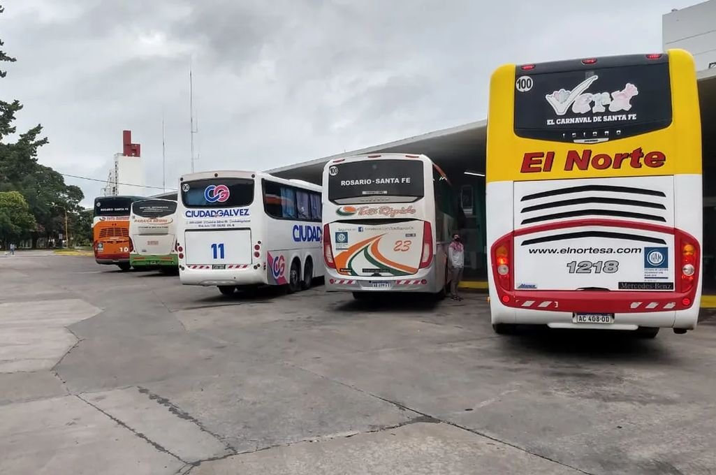 Comienzan a circular más colectivos en Las Colonias y La Capital