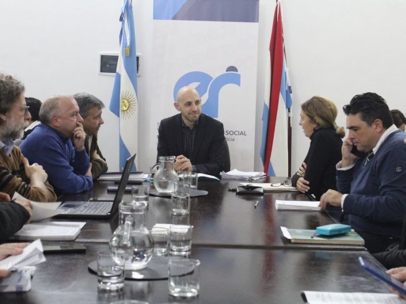 Nueva reunión entre los gremios docentes y el Estado provincial