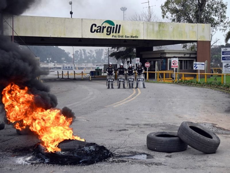 Aceiteros mantiene la medida de fuerza y ya dejaron de ingresar casi 5.000 camiones en las terminales