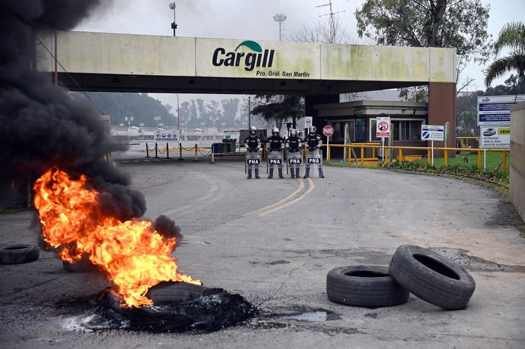 Aceiteros mantiene la medida de fuerza y ya dejaron de ingresar casi 5.000 camiones en las terminales