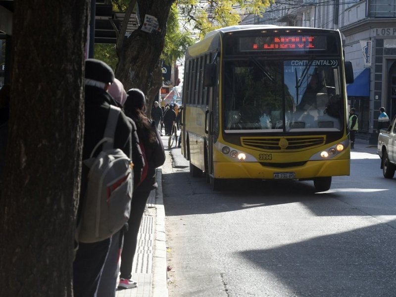 Colectivos: piden llevar el boleto a $ 1.465 en Santa Fe