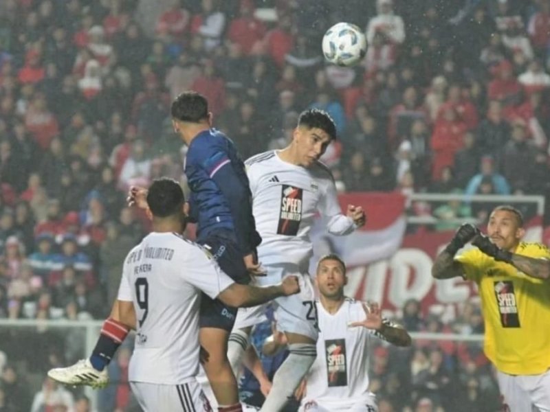 Unión no pudo con Riestra en la Avenida