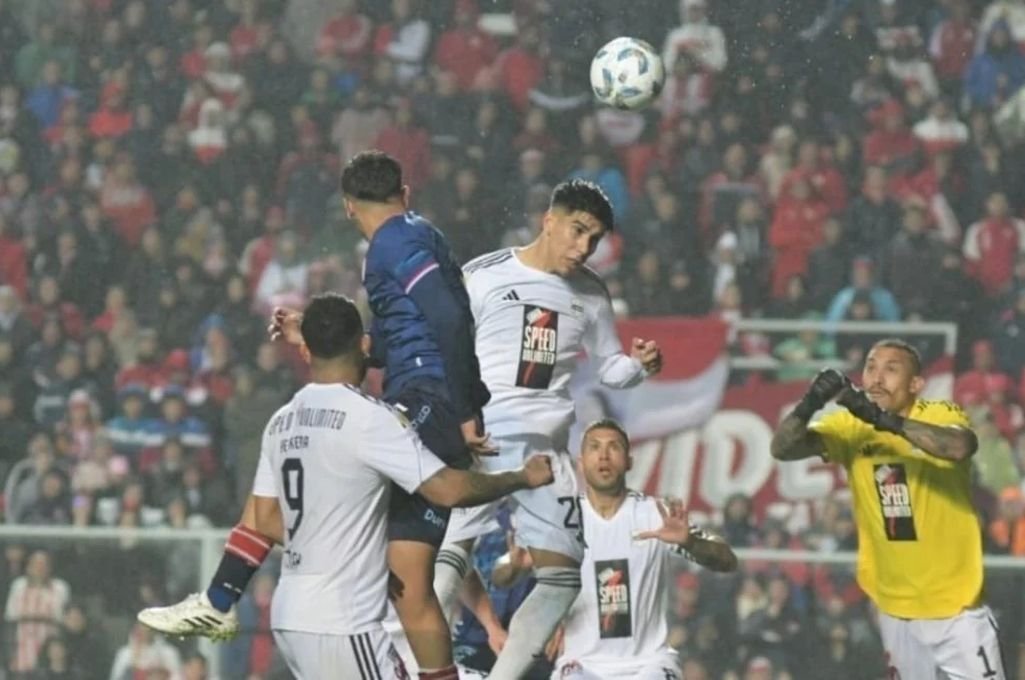 Unión no pudo con Riestra en la Avenida