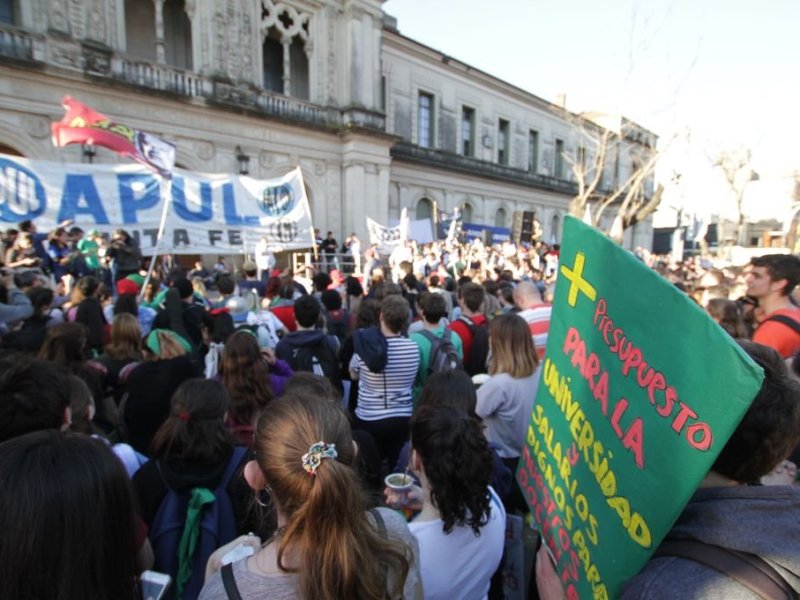 De paro: estudiantes rosarinos intentan resistir el veto presidencial a la ley de Financiamiento Universitario