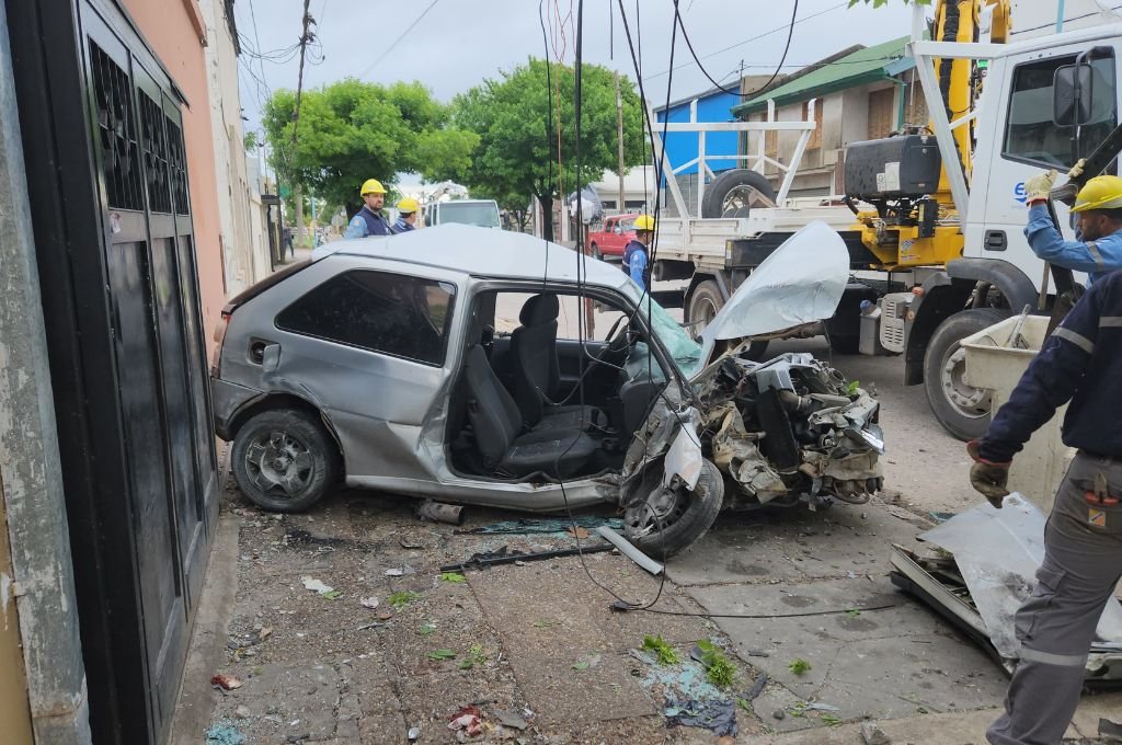 Rafaela: un cantante de cumbia santafesina resultó gravemente herido tras chocar con su auto