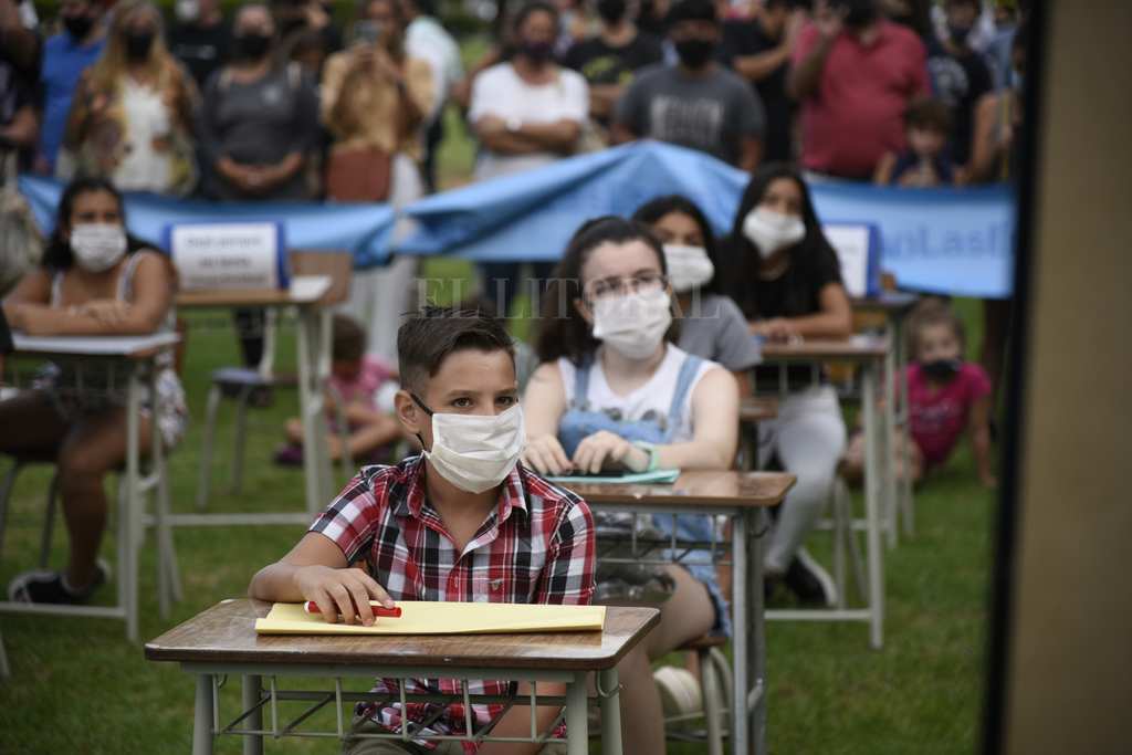 Aula abierta en Rosario por la reapertura de las escuelas